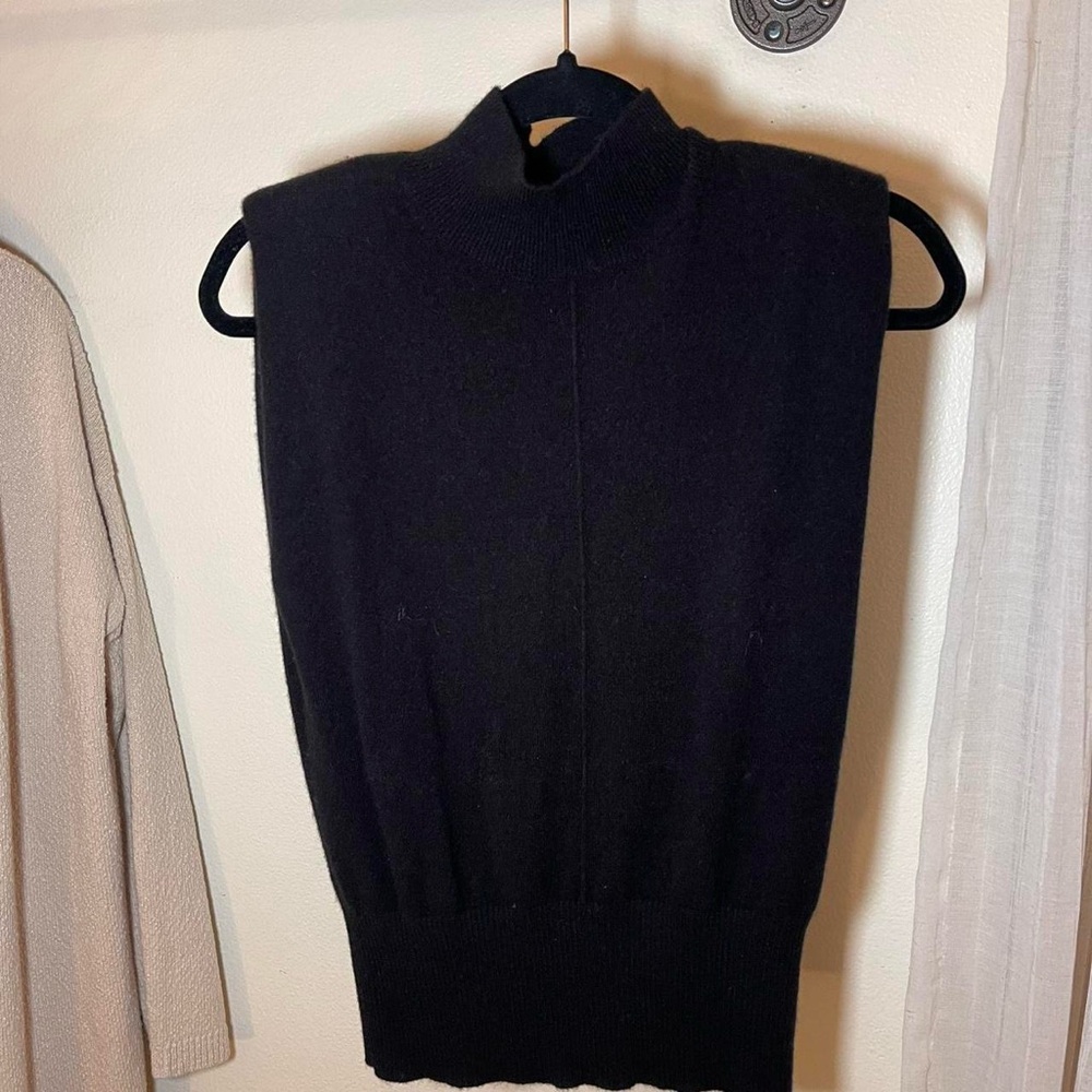 Banana Republic Black Sleeveless Turtleneck Sweater